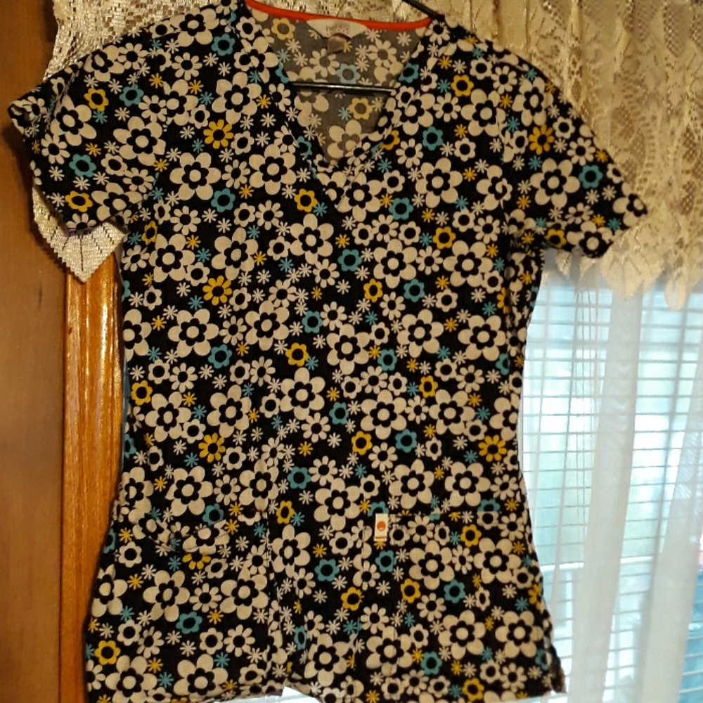 Code happy scrub top